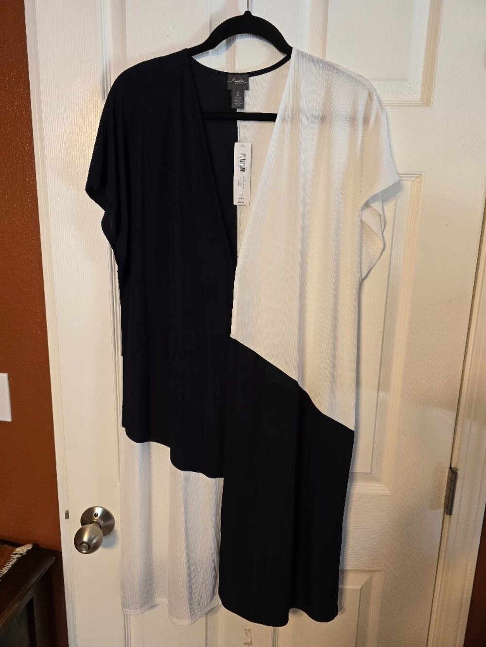 Chico's Navy Blue & White Color Block Topper - NWT